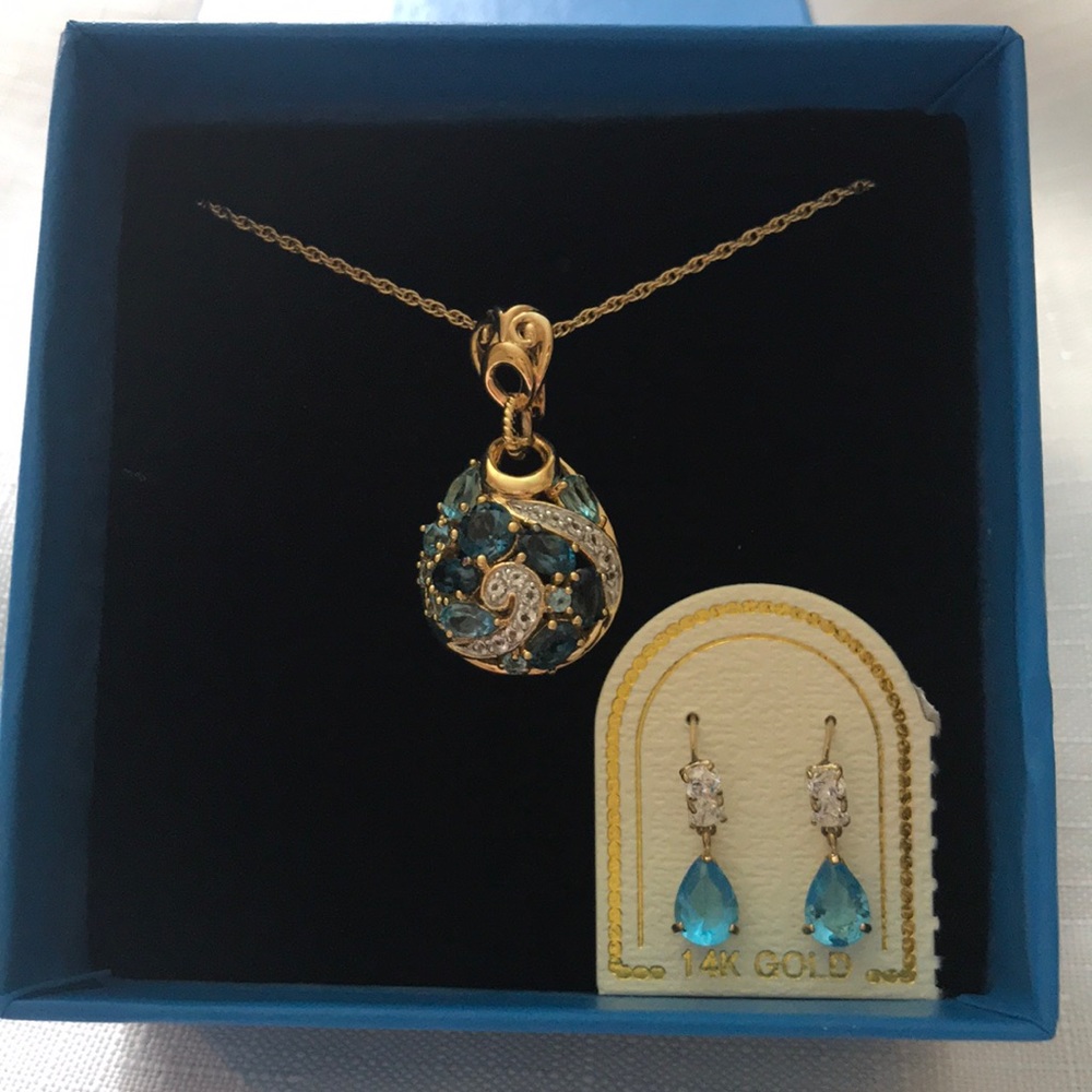 Necklace and pierced earrings